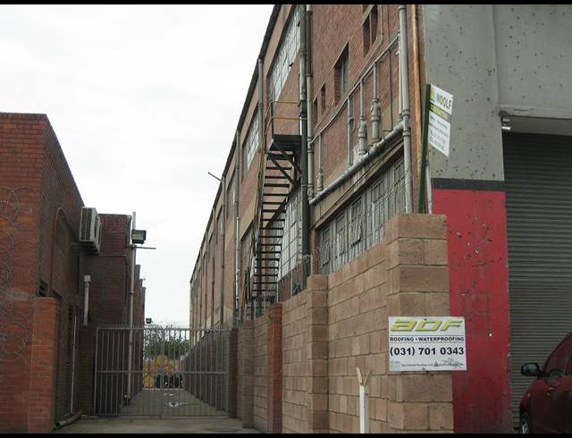 7,677M² WAREHOUSE TO LET IN BLUFF